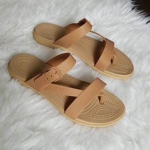 Crocs Tulum Toe Post Sandal - Dark Gold / Tan